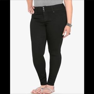NWOT Torrid Black Jegging 22xS